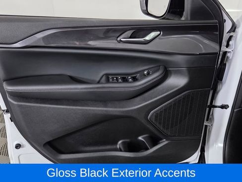 Used 2023 Jeep Grand Cherokee Altitude image 13