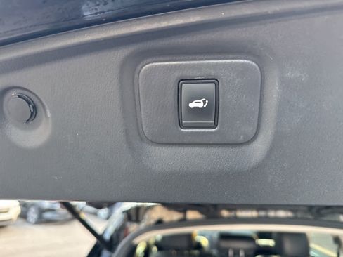 Used 2018 Nissan Pathfinder SL w/ SL Premium Package image 25