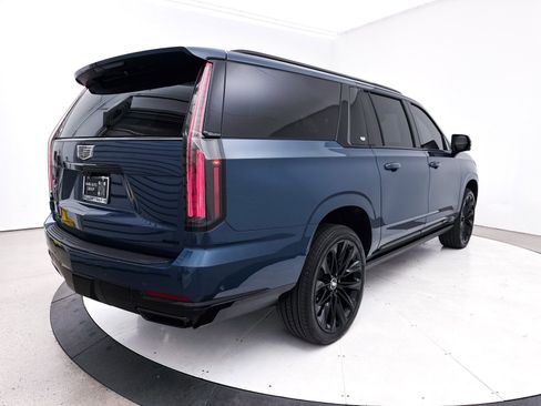 Used 2025 Cadillac Escalade ESV Sport Platinum w/ LPO, ONYX Package image 26