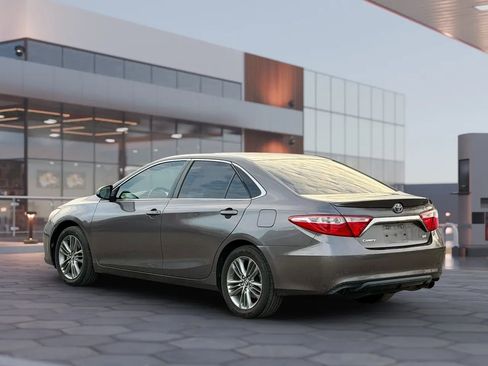 Used 2017 Toyota Camry SE w/ Moonroof Package FWD image 7
