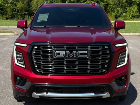 Used 2025 GMC Yukon XL Denali Ultimate w/ LPO, Floor Liner Package AWD/4WD image 5