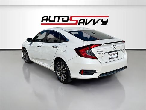 Used 2019 Honda Civic Touring image 5