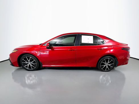 Used 2023 Toyota Camry SE image 9