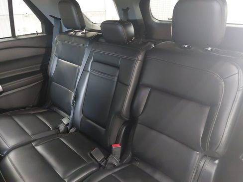 Used 2022 Ford Explorer XLT w/ Equipment Group 202A AWD/4WD image 15