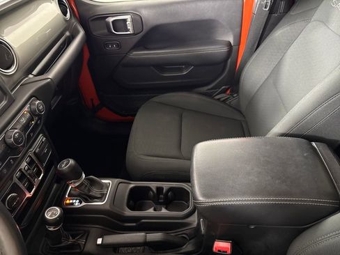 Used 2019 Jeep Wrangler Unlimited Sahara image 17