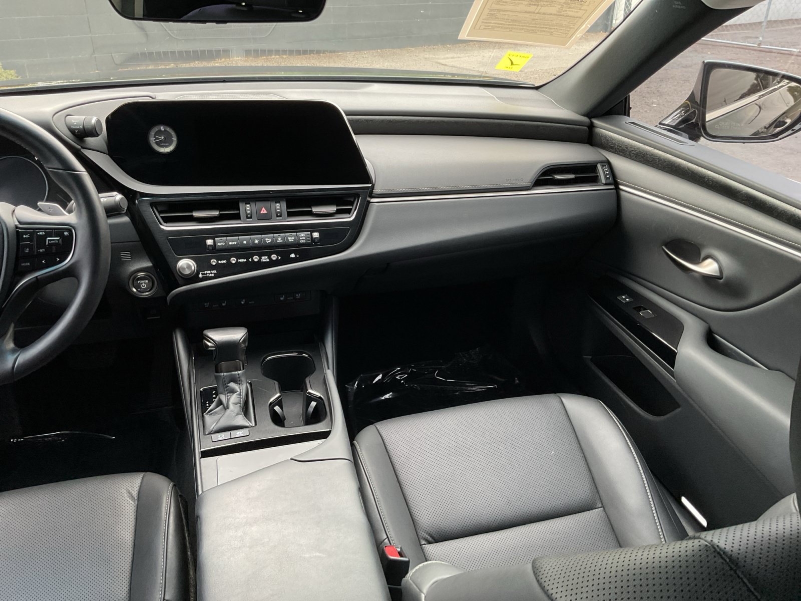 Used 2024 Lexus ES 300h w/ Premium Package FWD image 16