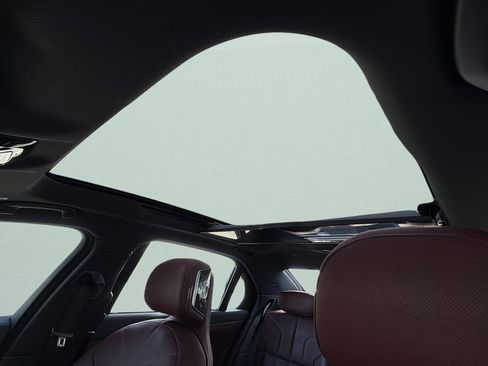 Certified 2023 BMW 740i image 15