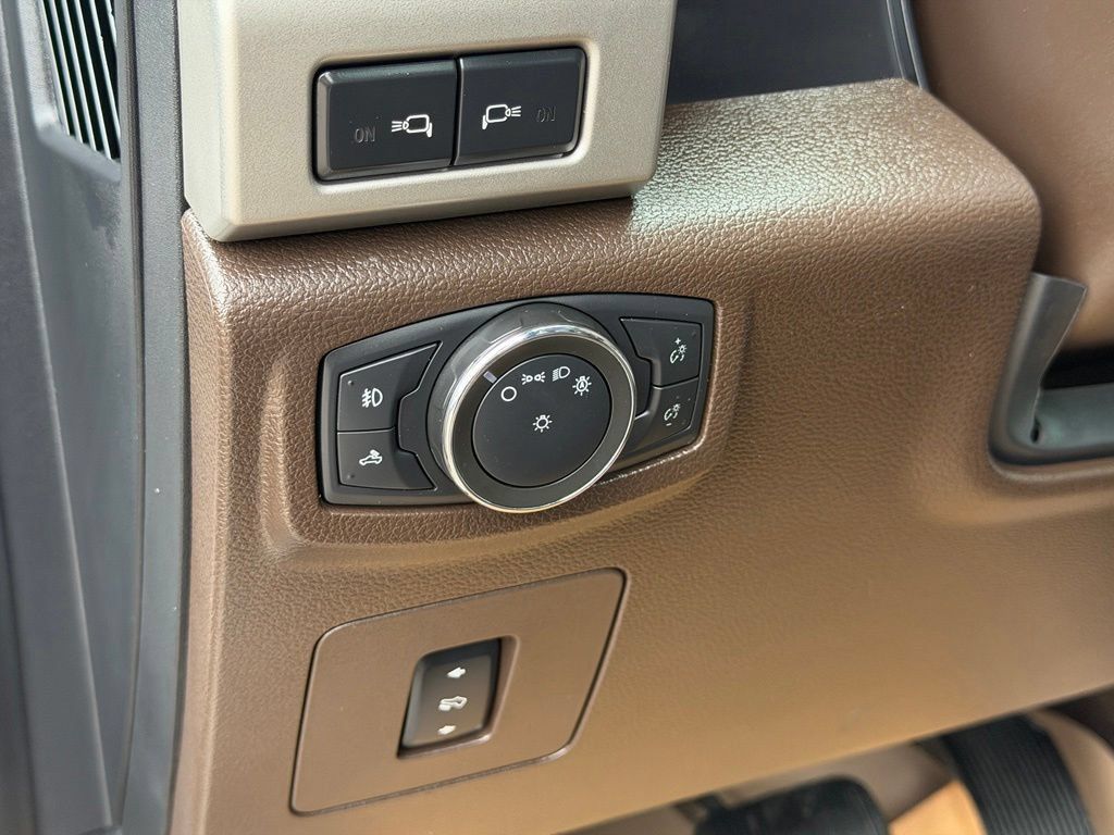Used 2017 Ford F150 King Ranch w/ Equipment Group 601A Luxury AWD/4WD image 23