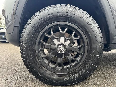 Used 2024 Jeep Grand Cherokee Altitude image 9