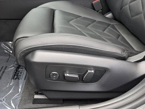 Used 2025 BMW i5 xDrive40 w/ Premium Package image 4