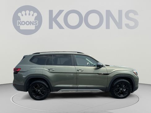 Used 2025 Volkswagen Atlas Peak Edition SE AWD/4WD image 17