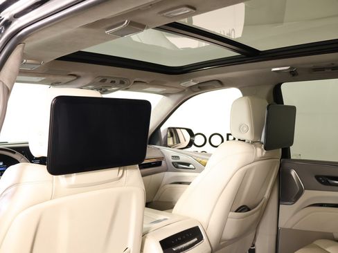 Used 2021 Cadillac Escalade Sport Platinum w/ LPO, ONYX Package AWD/4WD image 16