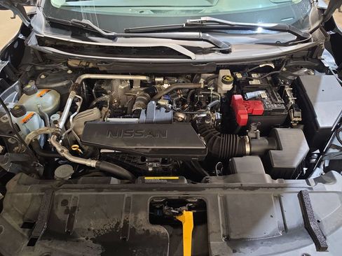 Used 2024 Nissan Rogue S FWD image 17