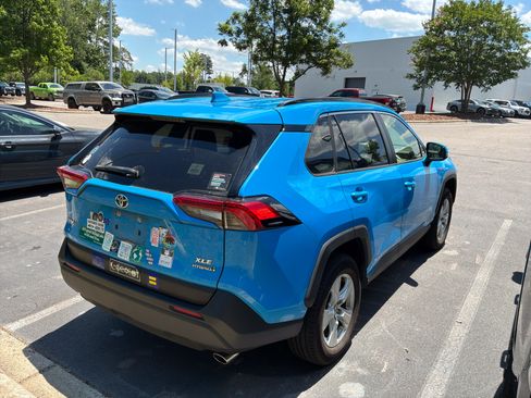Used 2020 Toyota RAV4 XLE w/ Convenience Package AWD/4WD image 6