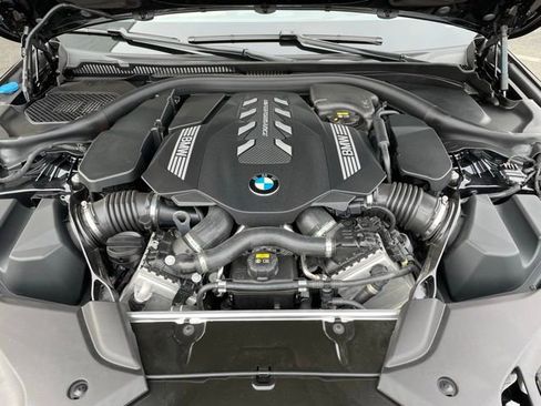 Used 2023 BMW M550i xDrive w/ Dynamic Handling Package image 33