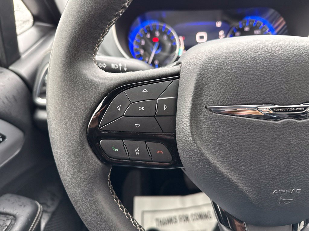 Used 2025 Chrysler Pacifica Limited FWD image 35