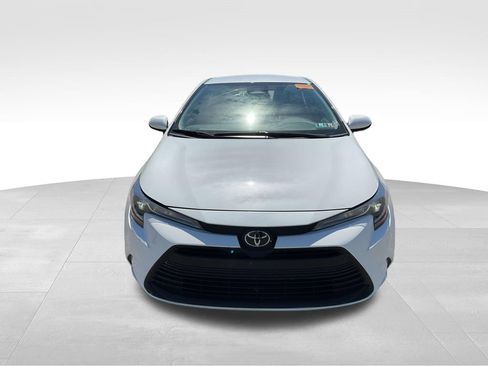 Used 2024 Toyota Corolla LE FWD image 3