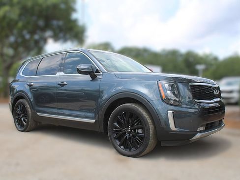 Used 2022 Kia Telluride SX w/ Towing Package FWD image 3