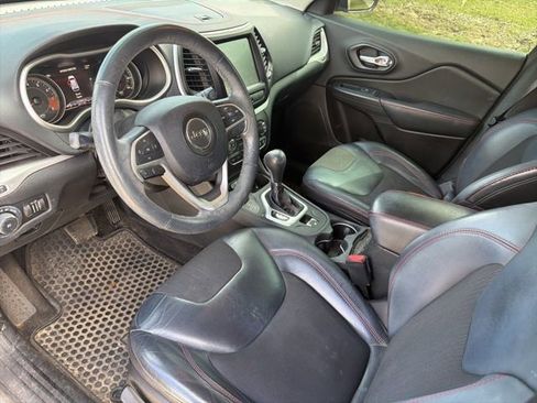 Used 2015 Jeep Cherokee Trailhawk w/ Cold Weather Group image 10