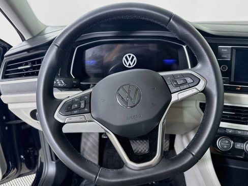 Certified 2023 Volkswagen Jetta SE w/ Panoramic Sunroof Package FWD image 14