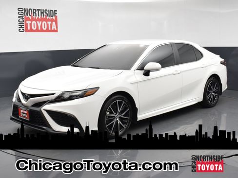 Used 2024 Toyota Camry SE w/ Cold Weather Package AWD/4WD image 1