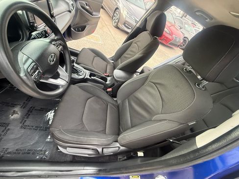Used 2019 Hyundai Elantra GT FWD image 22