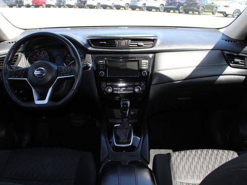 Used 2018 Nissan Rogue SV AWD/4WD image 9