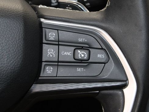 Used 2024 Jeep Grand Cherokee Altitude AWD/4WD image 37