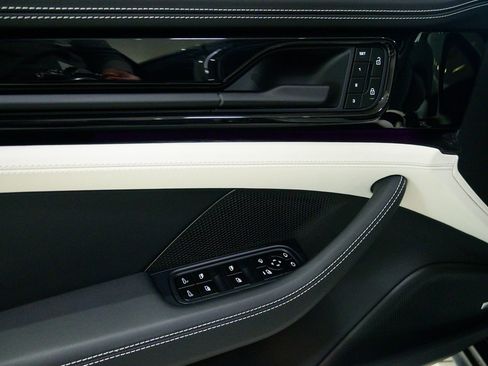 Used 2025 Porsche Panamera 4 image 19