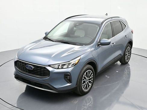 Certified 2025 Ford Escape SE w/ Class II Trailer Tow Package image 28