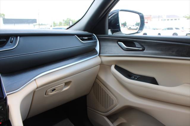 Certified 2024 Jeep Grand Cherokee Limited AWD/4WD image 28