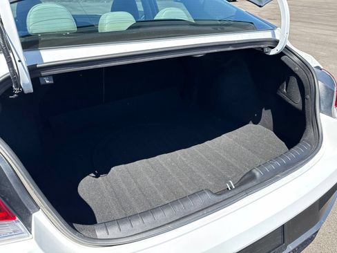 Used 2025 Hyundai Elantra Limited FWD image 13