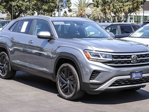 Used 2023 Volkswagen Atlas Cross Sport SE w/ Panoramic Sunroof Package FWD image 4