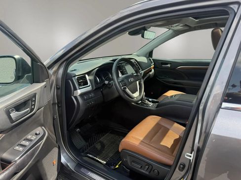 Used 2018 Toyota Highlander Limited Platinum AWD/4WD image 14