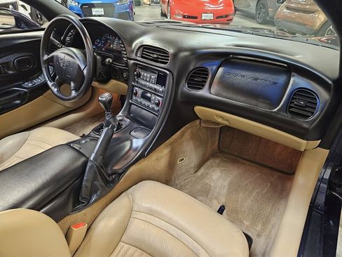 Used 2000 Chevrolet Corvette Coupe w/ Roof Pkg image 17