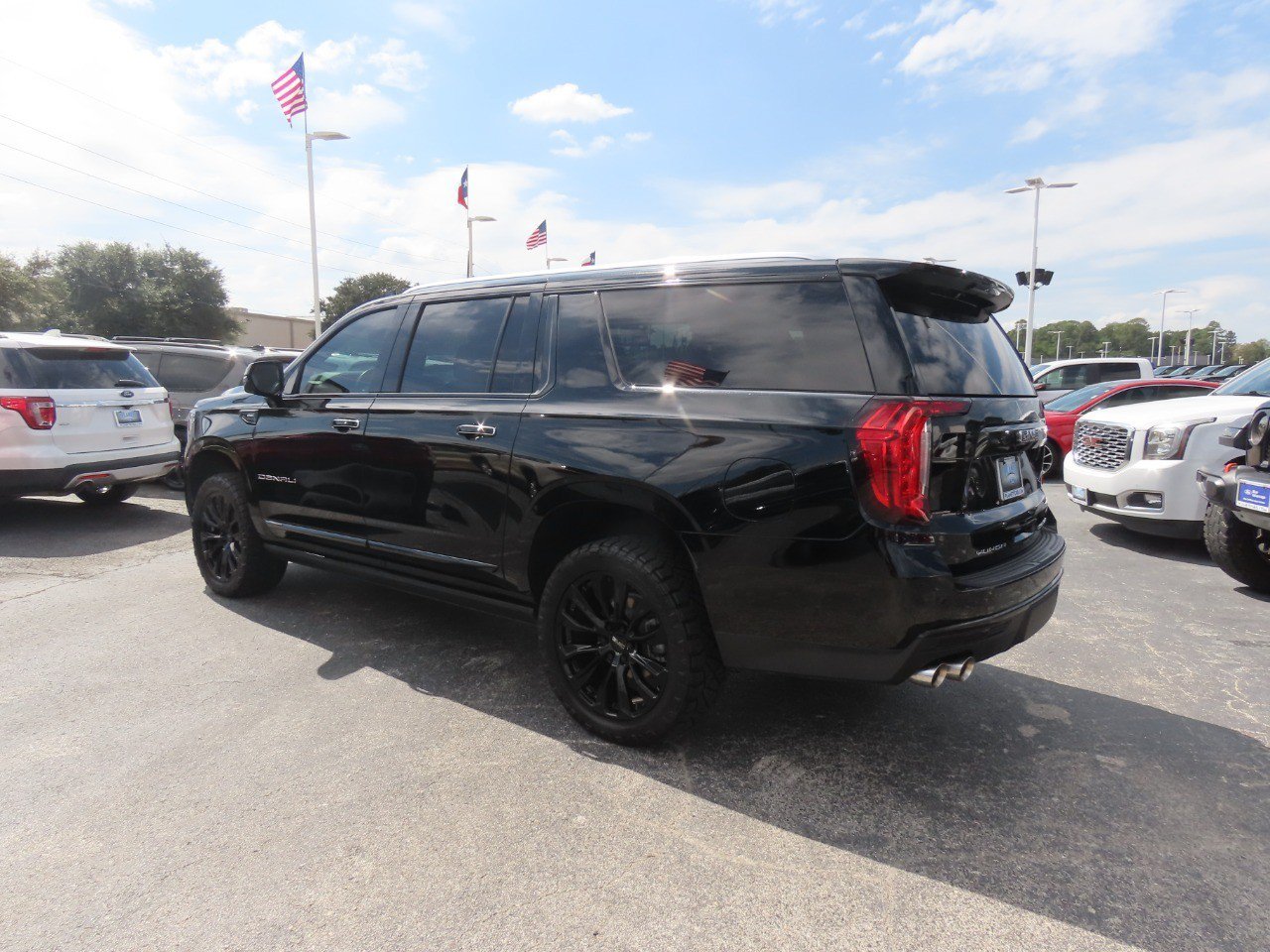 Used 2023 GMC Yukon XL Denali w/ Denali Reserve Package AWD/4WD image 17
