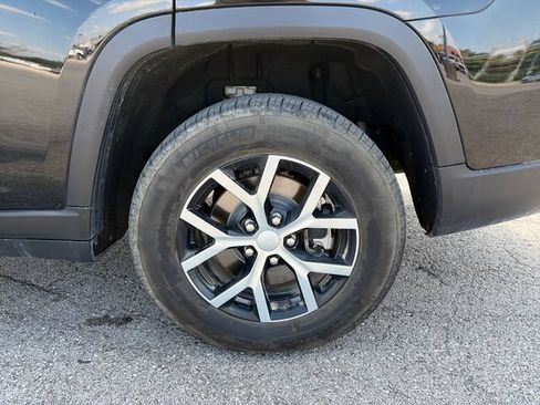 Used 2025 Jeep Grand Cherokee L Limited AWD/4WD image 42