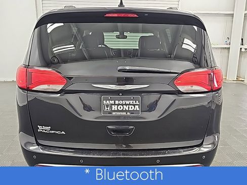 Used 2017 Chrysler Pacifica Touring-L w/ Tire & Wheel Group image 8