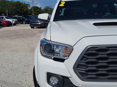 Used 2022 Toyota Tacoma TRD Sport w/ Technology Package AWD/4WD image 7