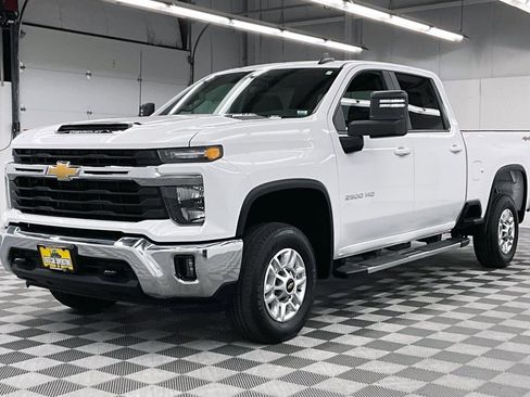 Used 2025 Chevrolet Silverado 2500 LT w/ Convenience Package AWD/4WD image 12