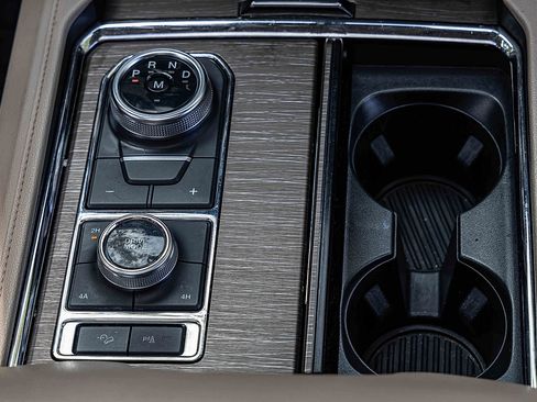 Used 2023 Ford Expedition Limited image 14