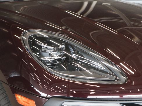 Certified 2024 Porsche Macan AWD/4WD image 23