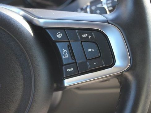 Used 2020 Jaguar E-PACE SE image 13