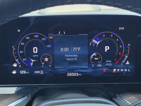 Used 2025 Chevrolet Suburban Z71 AWD/4WD image 23