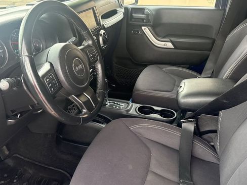 Used 2013 Jeep Wrangler Unlimited Rubicon w/ Dual Top Group AWD/4WD image 9