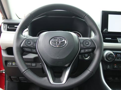 Used 2025 Toyota RAV4 XLE Premium image 13