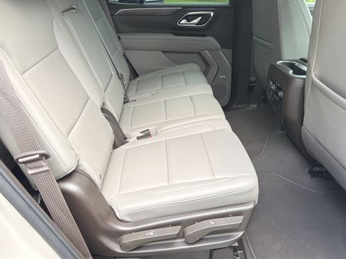 Used 2022 Chevrolet Tahoe LT w/ Luxury Package RWD image 15