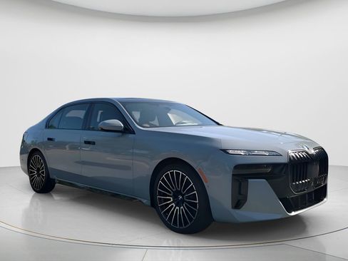 New 2025 BMW 760i xDrive w/ Executive Package image 3