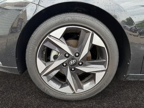 Used 2022 Hyundai Elantra SEL w/ Convenience + Premium Package FWD image 14