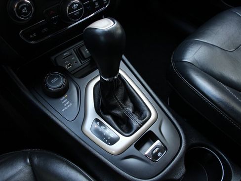 Used 2014 Jeep Cherokee Limited image 8